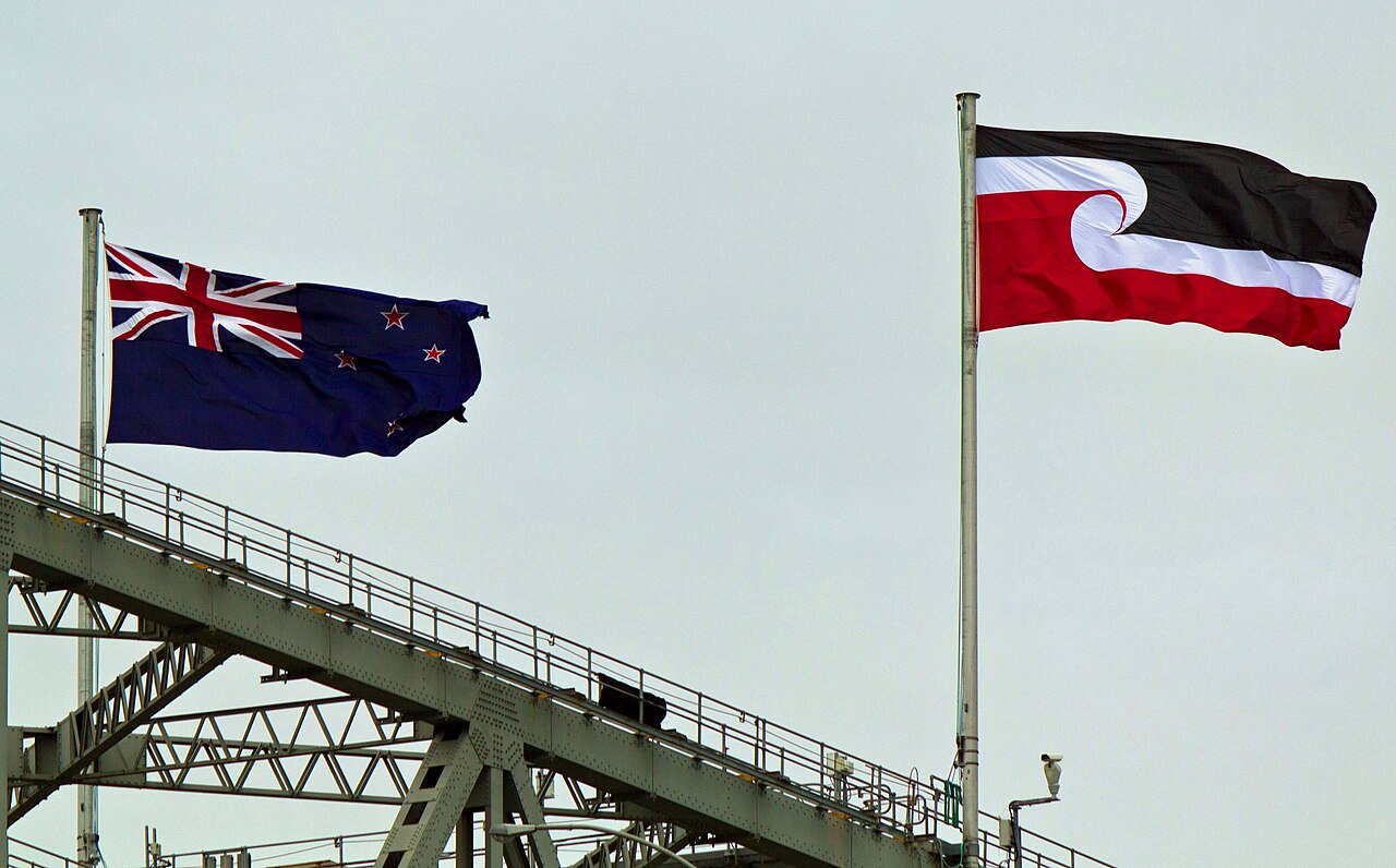 File:Tino rangatiratanga flag on Harbour Bridge.jpg - Wikimedia Commons